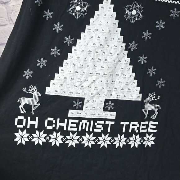 O CHEMIST TREE Science Periodic Table Christmas Tee Black Holiday Shirt Men's - Picture 4 of 10
